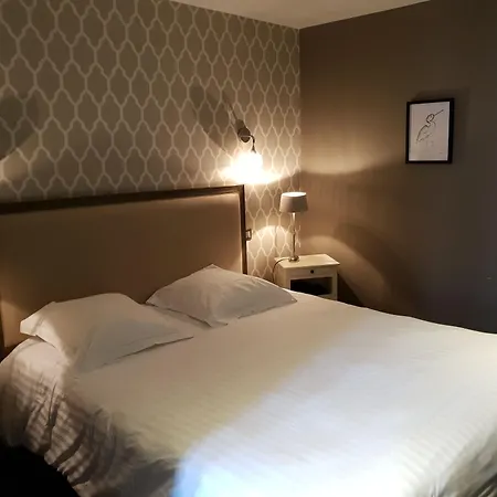 Hotell The Originals Boutique, La Colonne De Bronze,