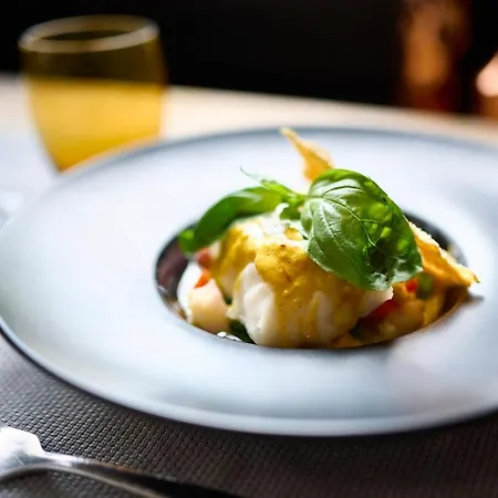 Hotell The Originals Boutique, La Colonne De Bronze, Saint-Valéry-sur-Somme