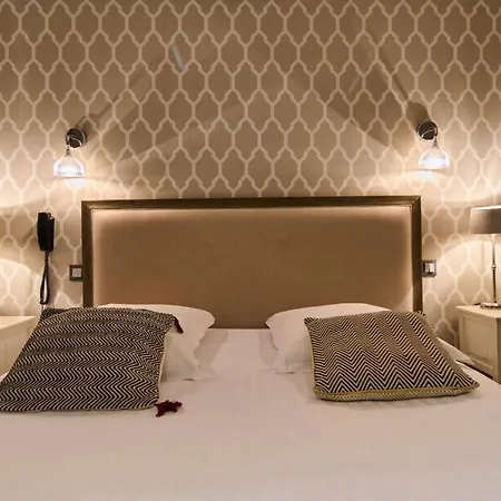 The Originals Boutique, La Colonne De Bronze, 3*