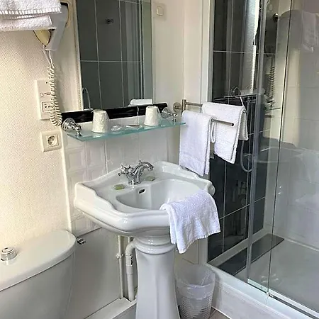 Hotel The Originals Boutique, La Colonne De Bronze, 3*