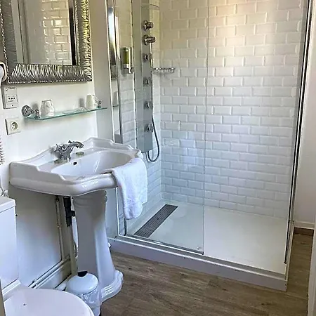 Hotel The Originals Boutique, La Colonne De Bronze, 3*