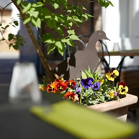 Hotell The Originals Boutique, La Colonne De Bronze,