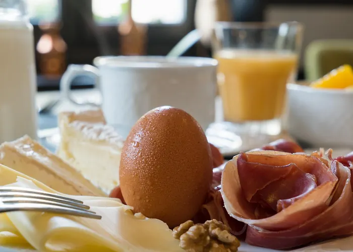 Hotel The Originals Boutique, La Colonne De Bronze,