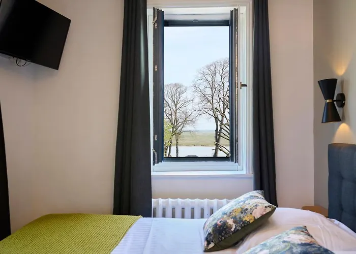 Hotel The Originals Boutique, La Colonne De Bronze,