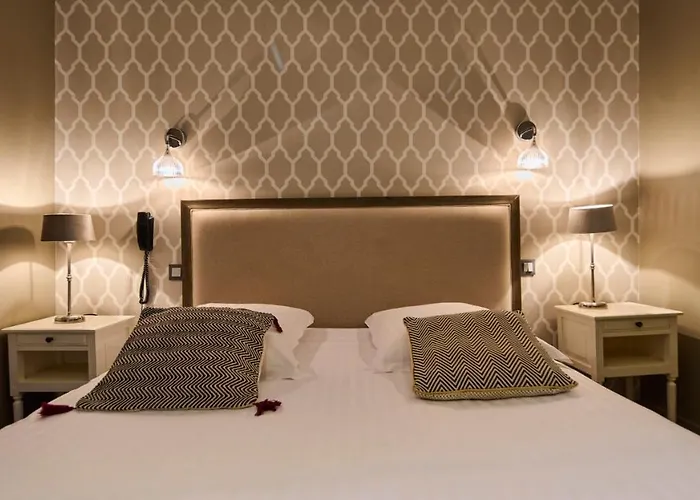 The Originals Boutique, La Colonne De Bronze, 3*