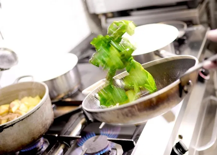 The Originals Boutique, La Colonne De Bronze,