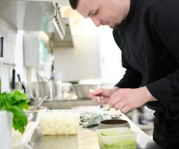 The Originals Boutique, La Colonne De Bronze, 3*