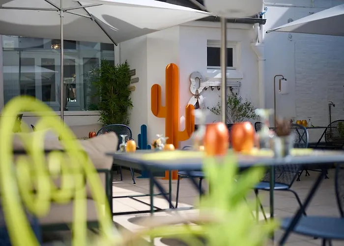 Hotel The Originals Boutique, La Colonne De Bronze, 3*