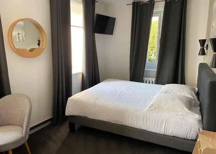 Hotel The Originals Boutique, La Colonne De Bronze,