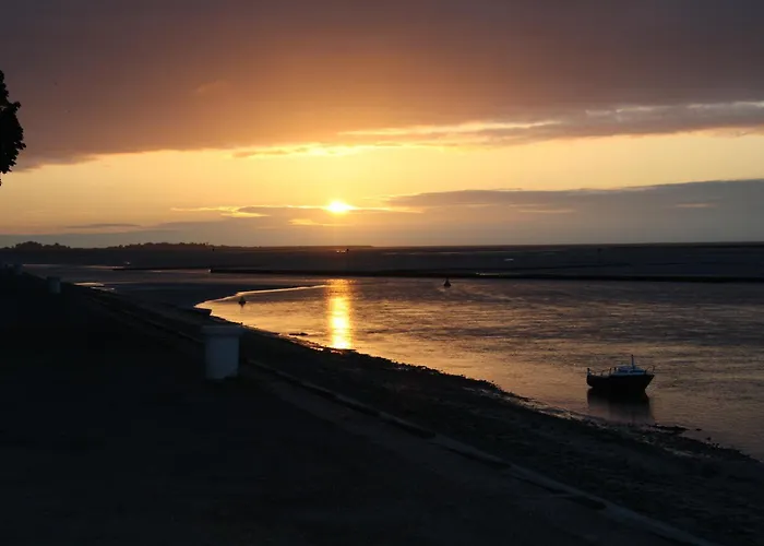 The Originals Boutique, La Colonne De Bronze, Saint-Valery-sur-Somme