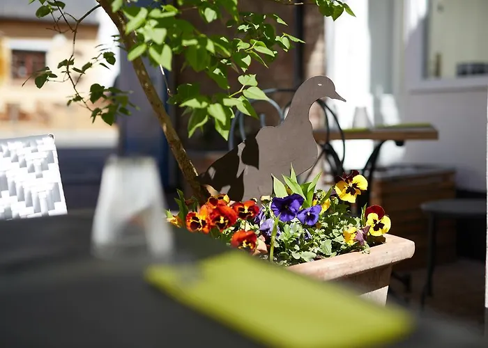 Hotel The Originals Boutique, La Colonne De Bronze,