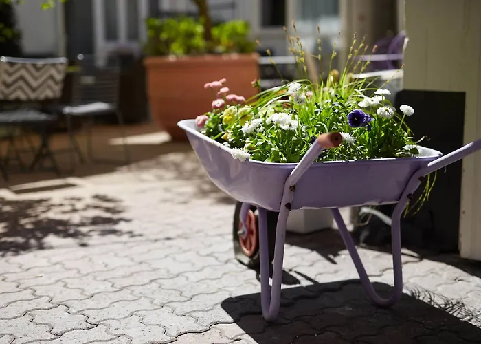 Hotel The Originals Boutique, La Colonne De Bronze,