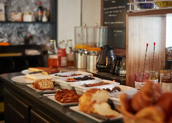 Hotel The Originals Boutique, La Colonne De Bronze,